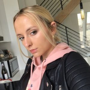 Meet your Posher, Chloe